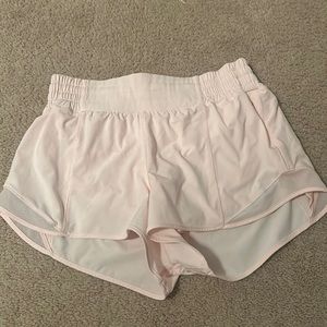 Lululemon Strawberry Milkshake 2.5 shorts HR